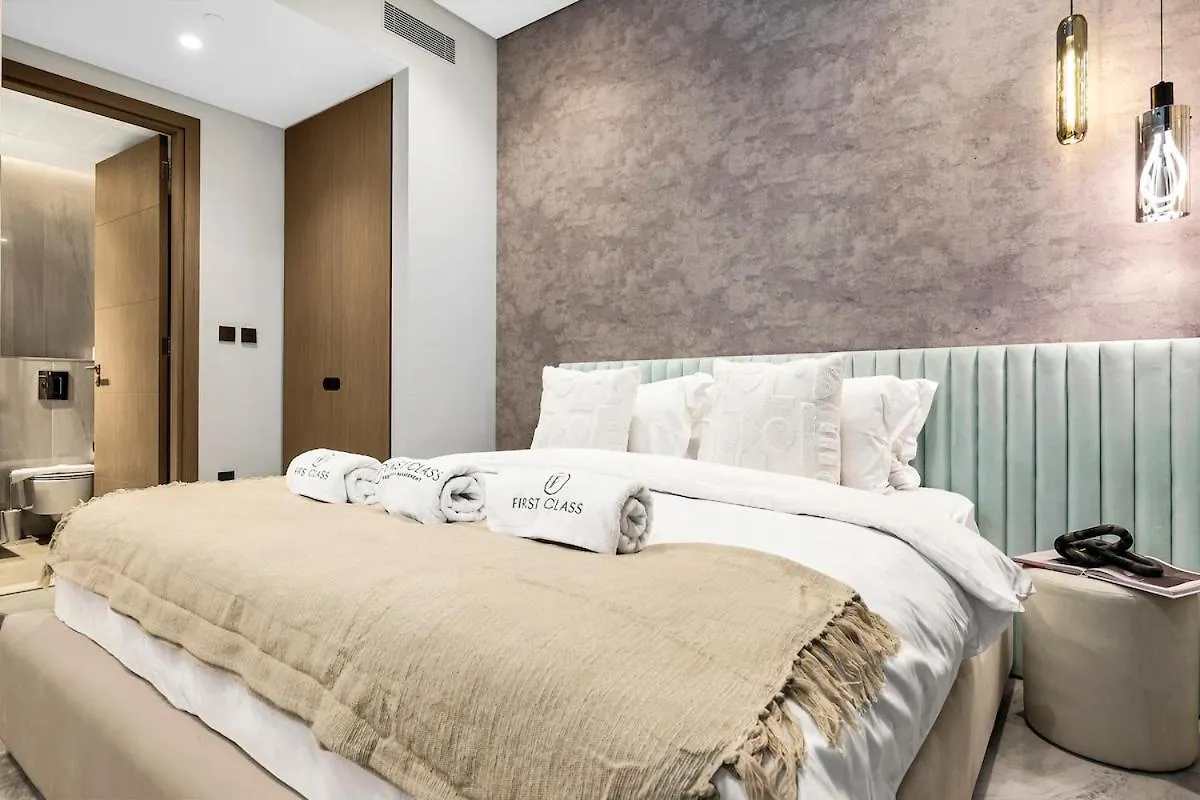 First Class 1Br Unmatched Burj Khalifa Views Dubai Apartment